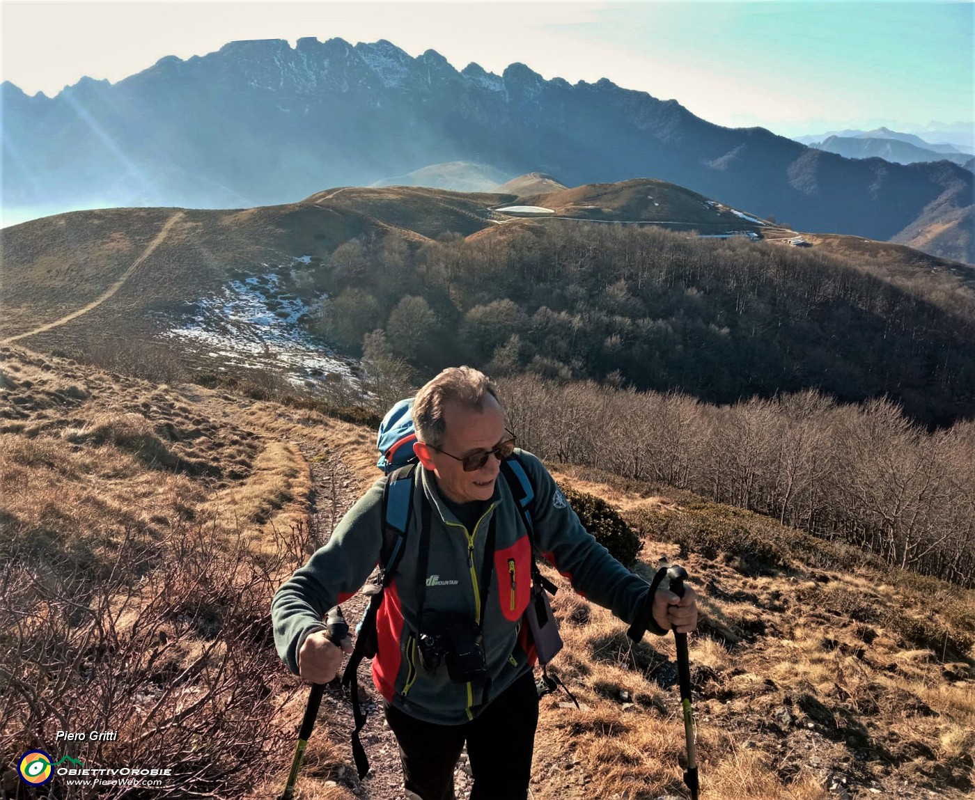 23 Vista in Costa del Palio con Malga Tironi-Consoli e verso il Resegone.jpg